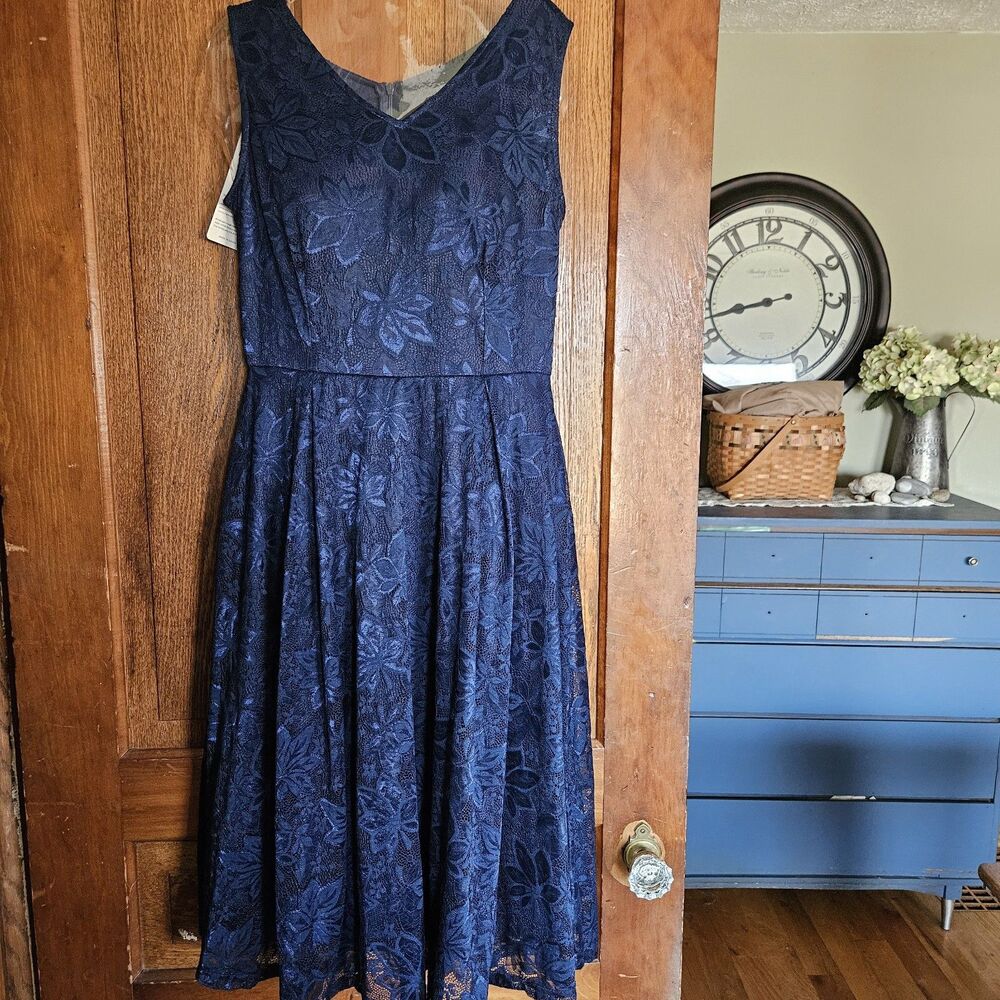 Lace Navy Midi Cocktail Dress Women’s Medium Sleeveless‎ New Elegant by Noctflos